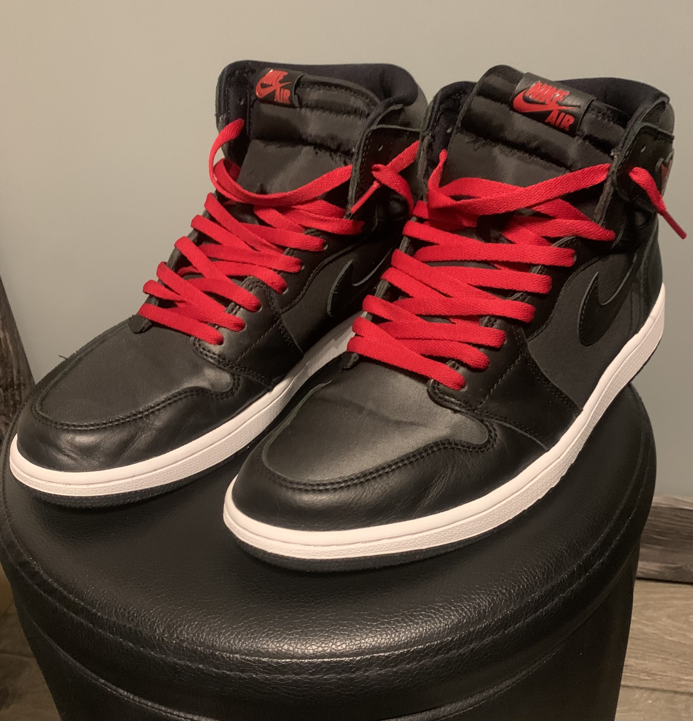 Air Jordan 1 Satin